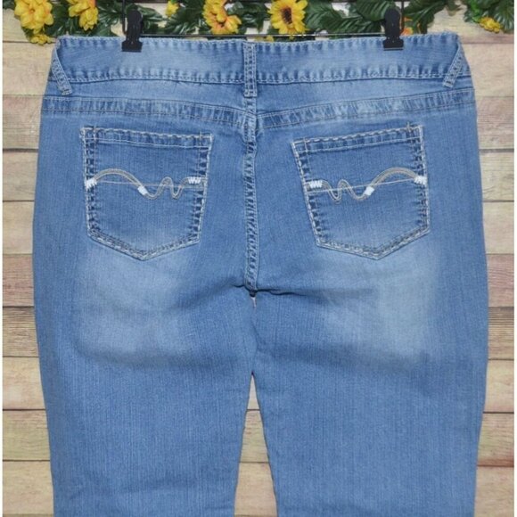 Long Elegant Legs Ladies Light Wash Flare Leg Blue Jeans Size 18 Tall Stretch De - Picture 5 of 8